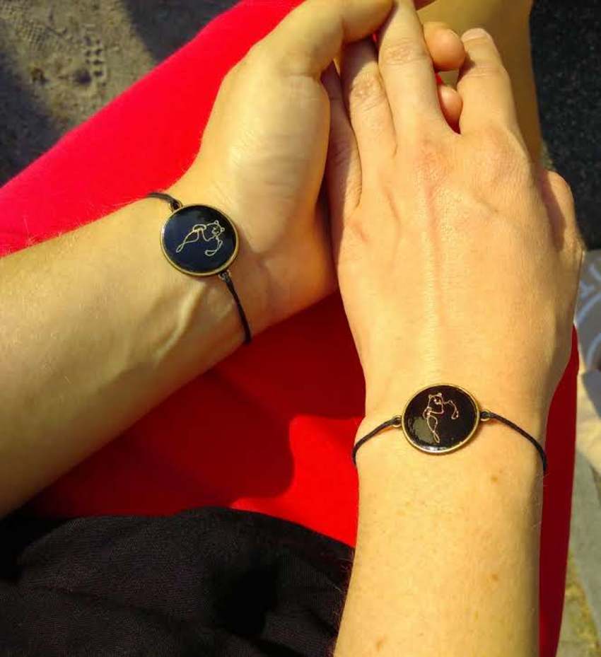 Black hands.850x