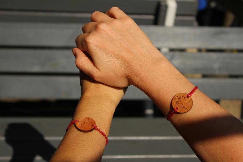 Wood hands.850x